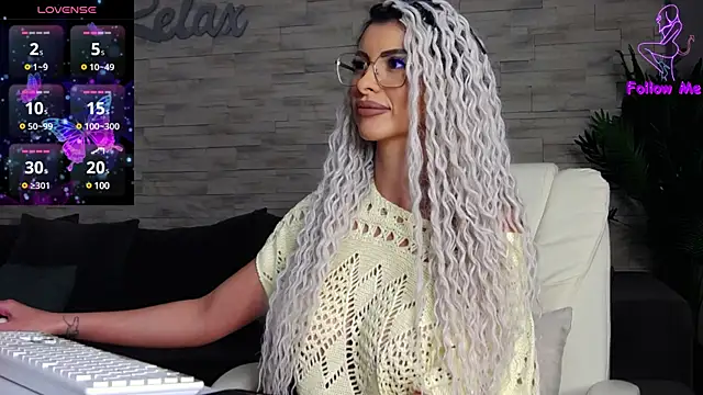 VictoriaMazze online show from 12-16-24, 01:21