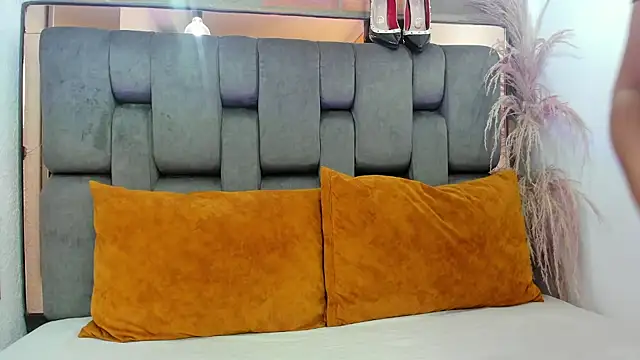 JESSYCORTES online show from 09-11-25, 01:55