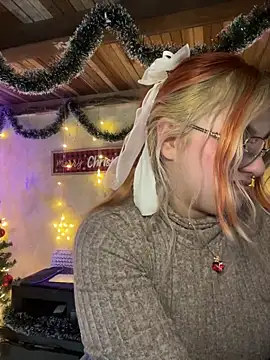 SophiaWeestt99 online show from 12-17-25, 05:57