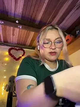 SophiaWeestt99 online show from 02-18-26, 04:41