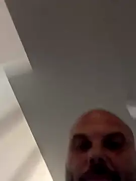 Snapshot of Javierchico chatting on 06-11-26, 04:38 Javierchico online show from 06-11-26, 04:38