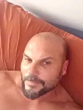 Snapshot of Javierchico chatting on 06-18-26, 12:31 Javierchico online show from 06-18-26, 12:31