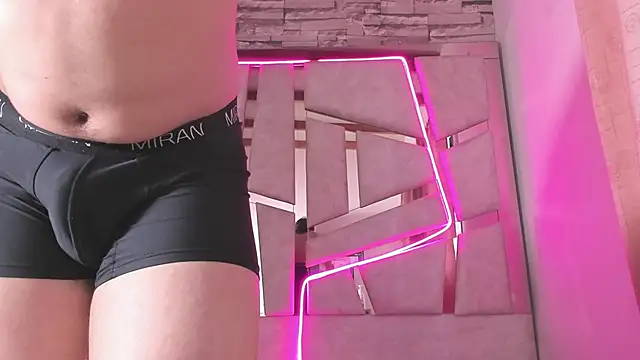 mia and austin online show from 10-24-25, 09:11