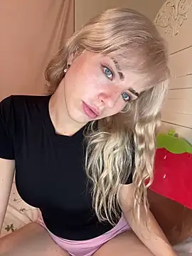 Snapshot of SirenitySirenxx chatting on 01-10-25, 01:42 SirenitySirenxx online show from 01-10-25, 01:42
