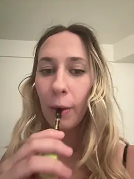 Snapshot of M1ssyk1ssy chatting on 12-19-24, 10:32 M1ssyk1ssy online show from 12-19-24, 10:32