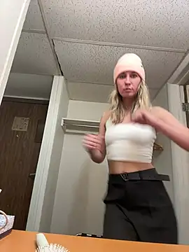 Snapshot of M1ssyk1ssy chatting on 12-29-24, 03:33 M1ssyk1ssy online show from 12-29-24, 03:33