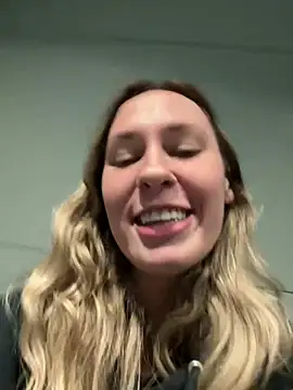 Snapshot of M1ssyk1ssy chatting on 01-01-25, 06:49 M1ssyk1ssy online show from 01-01-25, 06:49