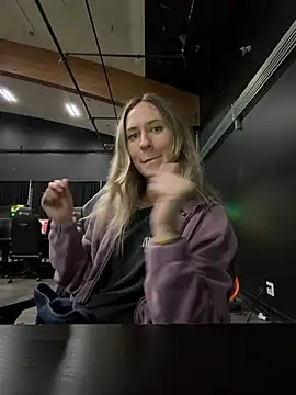 M1ssyk1ssy online show from 04-11-26, 12:37