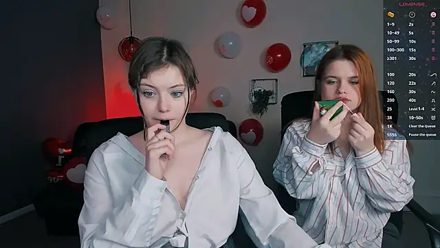 Snapshot of nikole_kitt chatting on 02-15-25, 10:52 nikole kitt online show from 02-15-25, 10:52