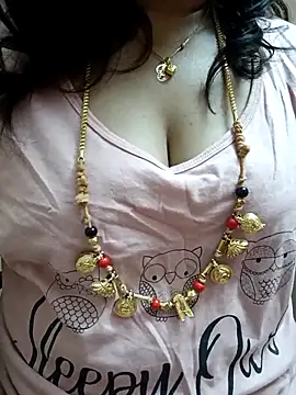 Snapshot of gaurika18 chatting on 03-09-25, 03:05 gaurika18 online show from 03-09-25, 03:05