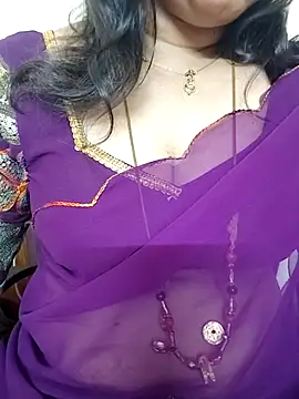 Snapshot of gaurika18 chatting on 09-10-25, 01:22 gaurika18 online show from 09-10-25, 01:22