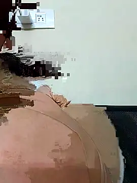 Snapshot of gaurika18 chatting on 09-12-25, 12:49 gaurika18 online show from 09-12-25, 12:49