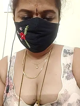 Snapshot of gaurika18 chatting on 09-14-25, 12:04 gaurika18 online show from 09-14-25, 12:04