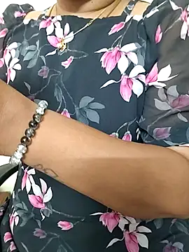 Snapshot of gaurika18 chatting on 10-24-25, 05:59 gaurika18 online show from 10-24-25, 05:59