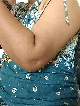 Snapshot of gaurika18 chatting on 11-14-25, 01:21 gaurika18 online show from 11-14-25, 01:21