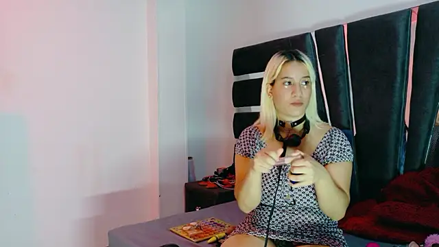 AliceandMax online show from 03-25-26, 01:50