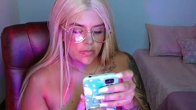 Snapshot of SofiaaCortes chatting on 03-17-25, 02:19 SofiaaCortes online show from 03-17-25, 02:19