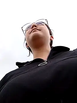 lara moon25 online show from 12-26-24, 04:04