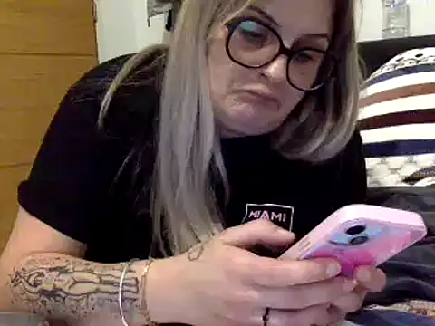 Snapshot of vanillesoumise chatting on 12-12-24, 09:15 vanillesoumise online show from 12-12-24, 09:15