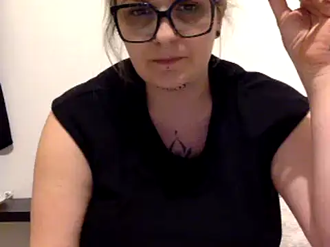 Snapshot of vanillesoumise chatting on 03-03-26, 10:04 vanillesoumise online show from 03-03-26, 10:04