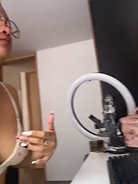 baby lizy online show from 09-27-25, 05:29