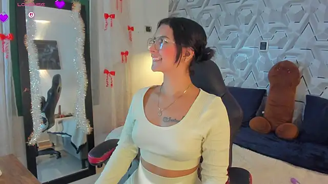 Sophiee Hill online show from 04-22-26, 07:11