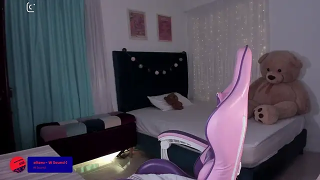 Snapshot of alice_guerin_ chatting on 02-07-25, 04:16 alice guerin  online show from 02-07-25, 04:16