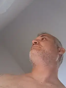 Holaluz2 online show from 12-16-25, 03:28