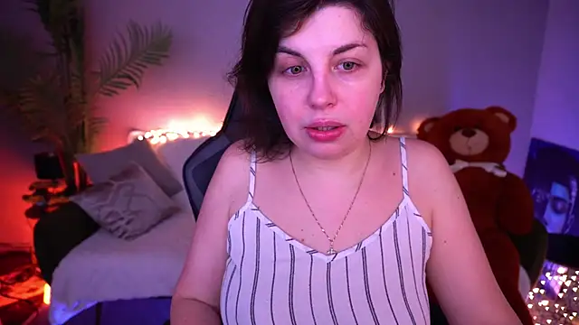 MirandaWong online show from 04-11-26, 05:01