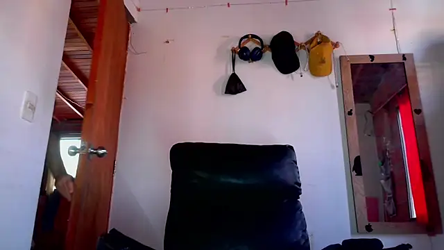 calioppe01 online show from 06-18-26, 01:15