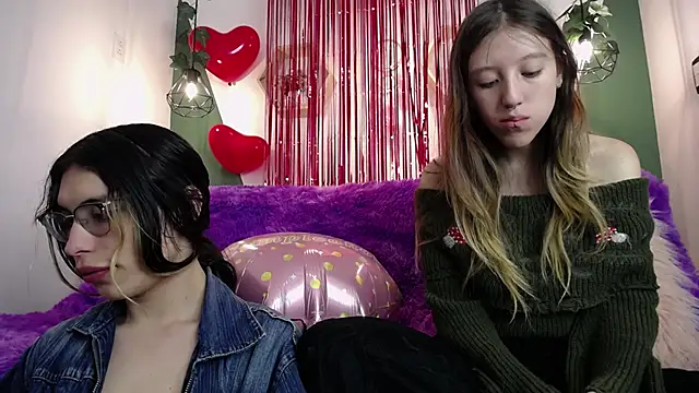 Snapshot of BRIAR_AND_BLAIR chatting on 02-19-25, 02:34 BRIAR AND BLAIR online show from 02-19-25, 02:34