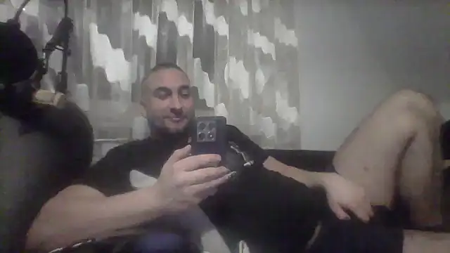 Snapshot of NewyorkDimi chatting on 01-12-25, 04:42 NewyorkDimi online show from 01-12-25, 04:42