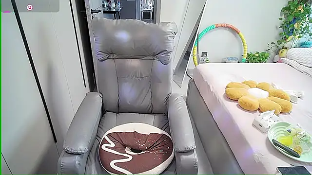 Xiaoyu-G online show from 09-12-25, 01:06