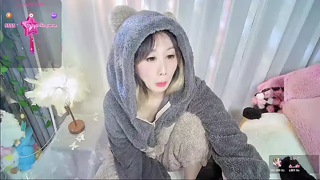 Xiaoyu-G online show from 12-18-25, 01:28