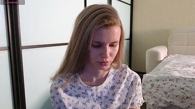 Snapshot of elsa_limerence chatting on 03-12-25, 06:29 elsa limerence online show from 03-12-25, 06:29