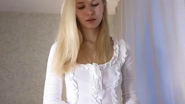 Snapshot of elsa_limerence chatting on 03-25-26, 04:07 elsa limerence online show from 03-25-26, 04:07