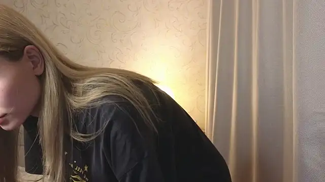 Snapshot of elsa_limerence chatting on 05-08-26, 06:13 elsa limerence online show from 05-08-26, 06:13