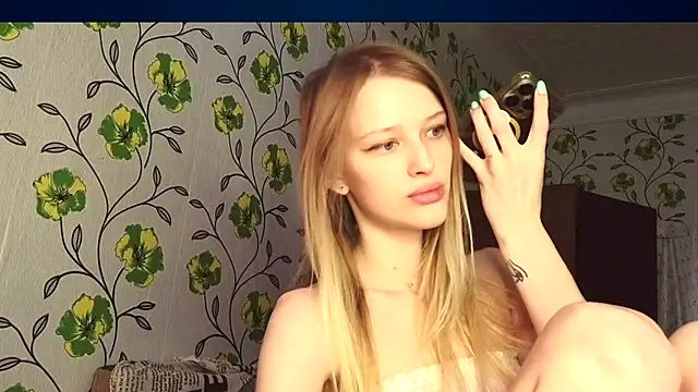 Snapshot of Evvie_Summn1 chatting on 05-30-26, 06:32 Evvie Summn1 online show from 05-30-26, 06:32