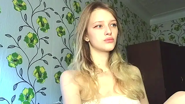 Snapshot of Evvie_Summn1 chatting on 06-14-26, 07:21 Evvie Summn1 online show from 06-14-26, 07:21