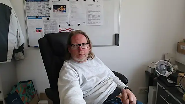 Snapshot of VSteph chatting on 05-19-26, 03:07 VSteph online show from 05-19-26, 03:07