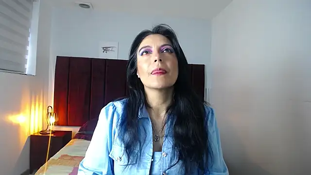 Snapshot of Zuzana21 chatting on 12-06-24, 01:00 Zuzana21 online show from 12-06-24, 01:00
