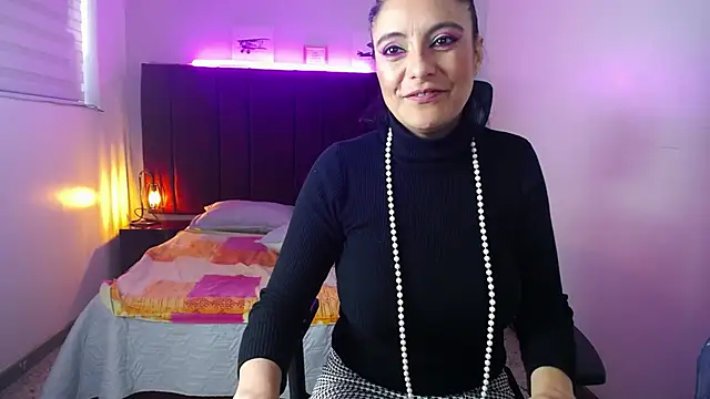 Snapshot of Zuzana21 chatting on 12-11-24, 04:09 Zuzana21 online show from 12-11-24, 04:09