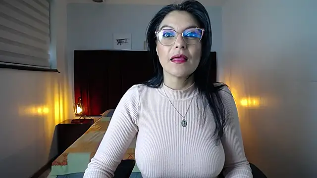 Snapshot of Zuzana21 chatting on 12-20-24, 12:38 Zuzana21 online show from 12-20-24, 12:38