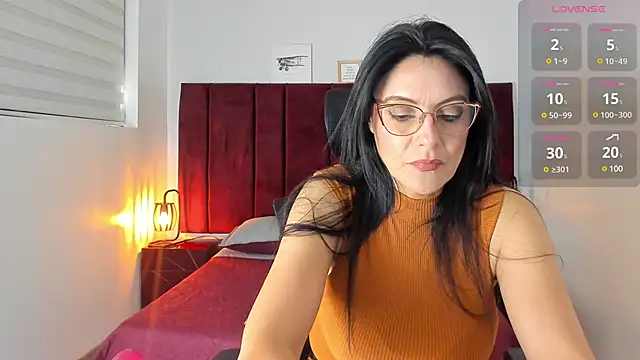Snapshot of Zuzana21 chatting on 03-11-25, 01:01 Zuzana21 online show from 03-11-25, 01:01