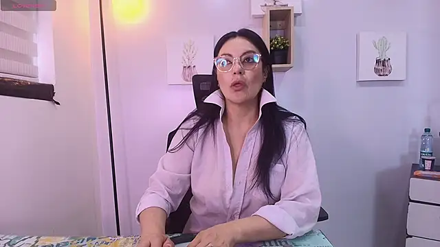 Snapshot of Zuzana21 chatting on 05-04-26, 01:29 Zuzana21 online show from 05-04-26, 01:29