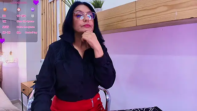 Snapshot of Zuzana21 chatting on 05-14-26, 12:45 Zuzana21 online show from 05-14-26, 12:45