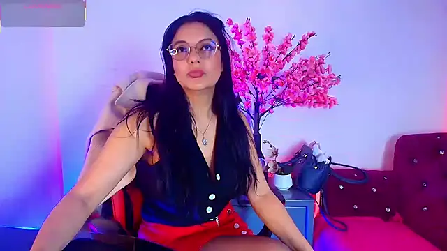 Snapshot of Zuzana21 chatting on 06-24-26, 12:48 Zuzana21 online show from 06-24-26, 12:48