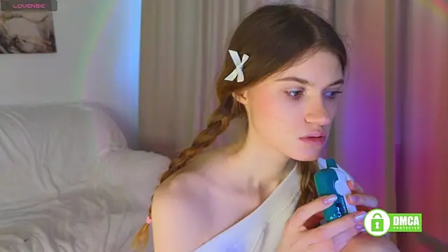 Snapshot of Hello_Vivienne chatting on 03-19-25, 03:29 Hello Vivienne online show from 03-19-25, 03:29