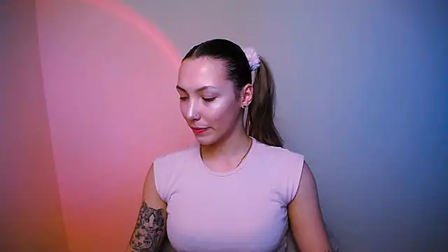 Snapshot of VanessaMay_ chatting on 12-17-24, 06:31 VanessaMay online show from 12-17-24, 06:31