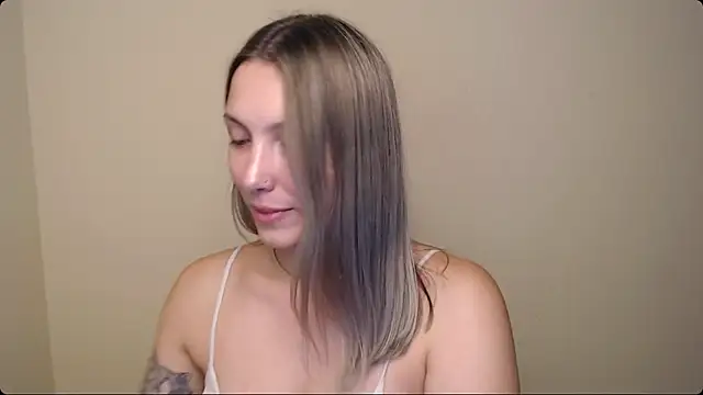 Snapshot of VanessaMay_ chatting on 09-08-25, 04:28 VanessaMay online show from 09-08-25, 04:28